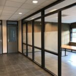 Kozijnen en wanden spuiten kantoorgebouw Afbeelding 3