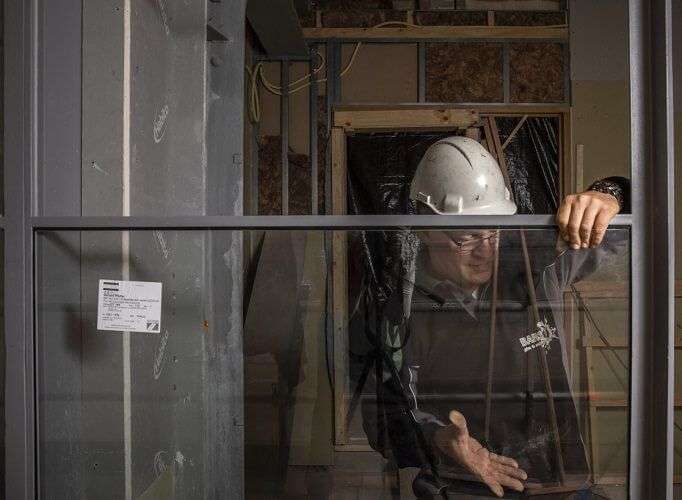 BARST Glas & Schilderwerken B.V. Logo