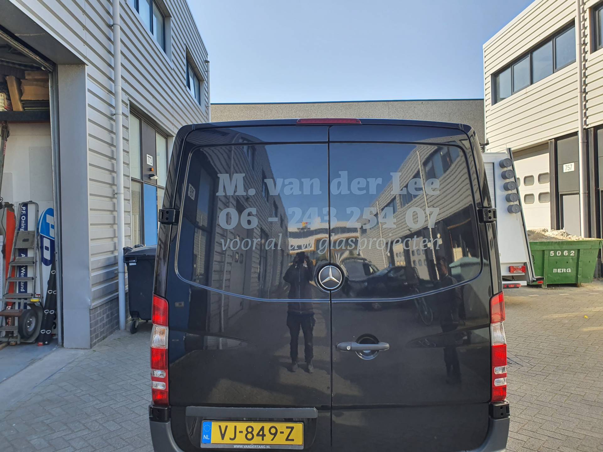 M. van der Lee Schilders en Onderhoudsbedrijf Logo