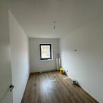 Aanbrengen van Renovlies en schilderen van nieuwbouw huis ( 350m2 ) Afbeelding 3