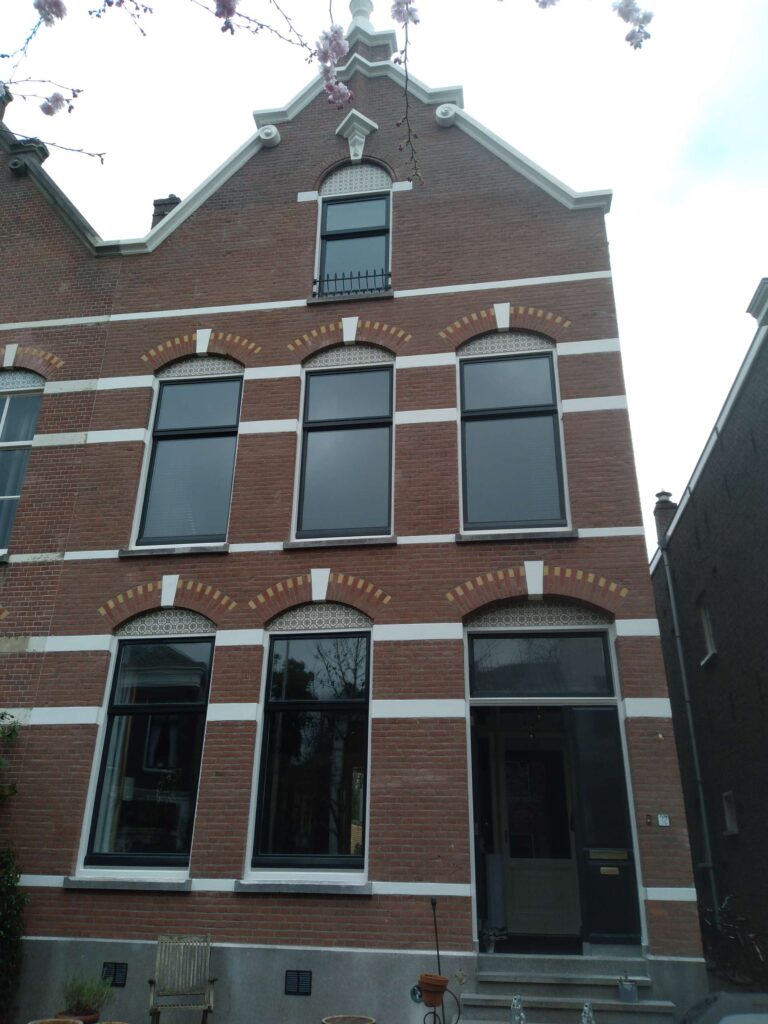 l_5e82685766.jpg
