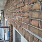Bovenwoning, houtrot herstel dakbeschot en voegen Afbeelding 3