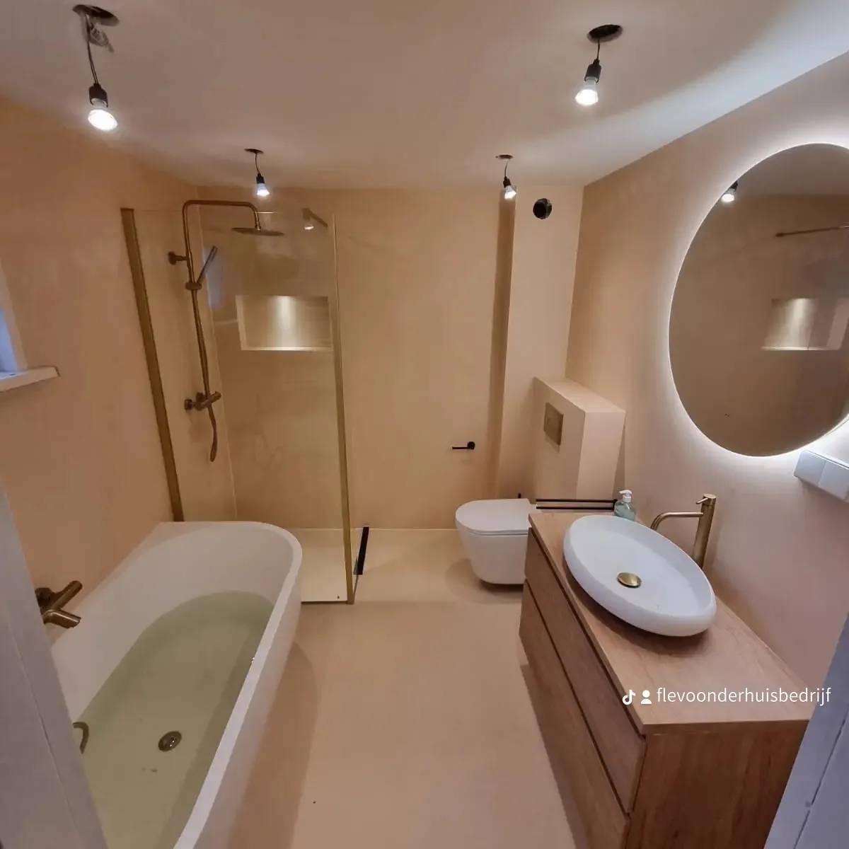 Flevo Stucadoors & Onderhoudsbedrijf Logo