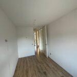 Aanbrengen van Renovlies en schilderen van nieuwbouw huis ( 350m2 ) Afbeelding 1
