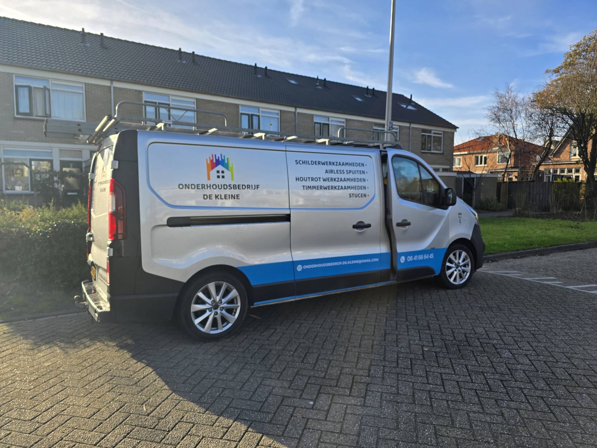 Vind een Top 10 Schilder in Monster Logo