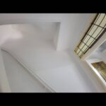 Eengezinswoning: trap, sauswerk, buiten deur Afbeelding 1